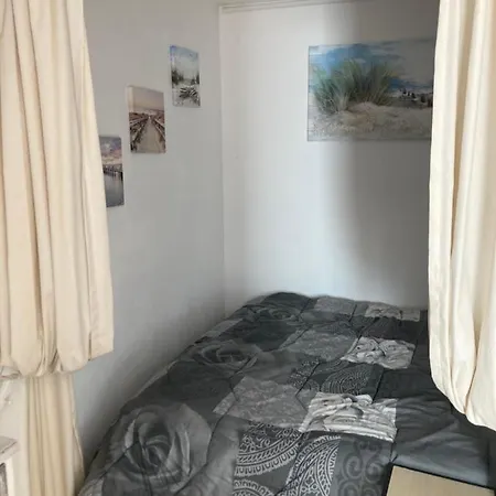 Beach House Hollywood Apartment